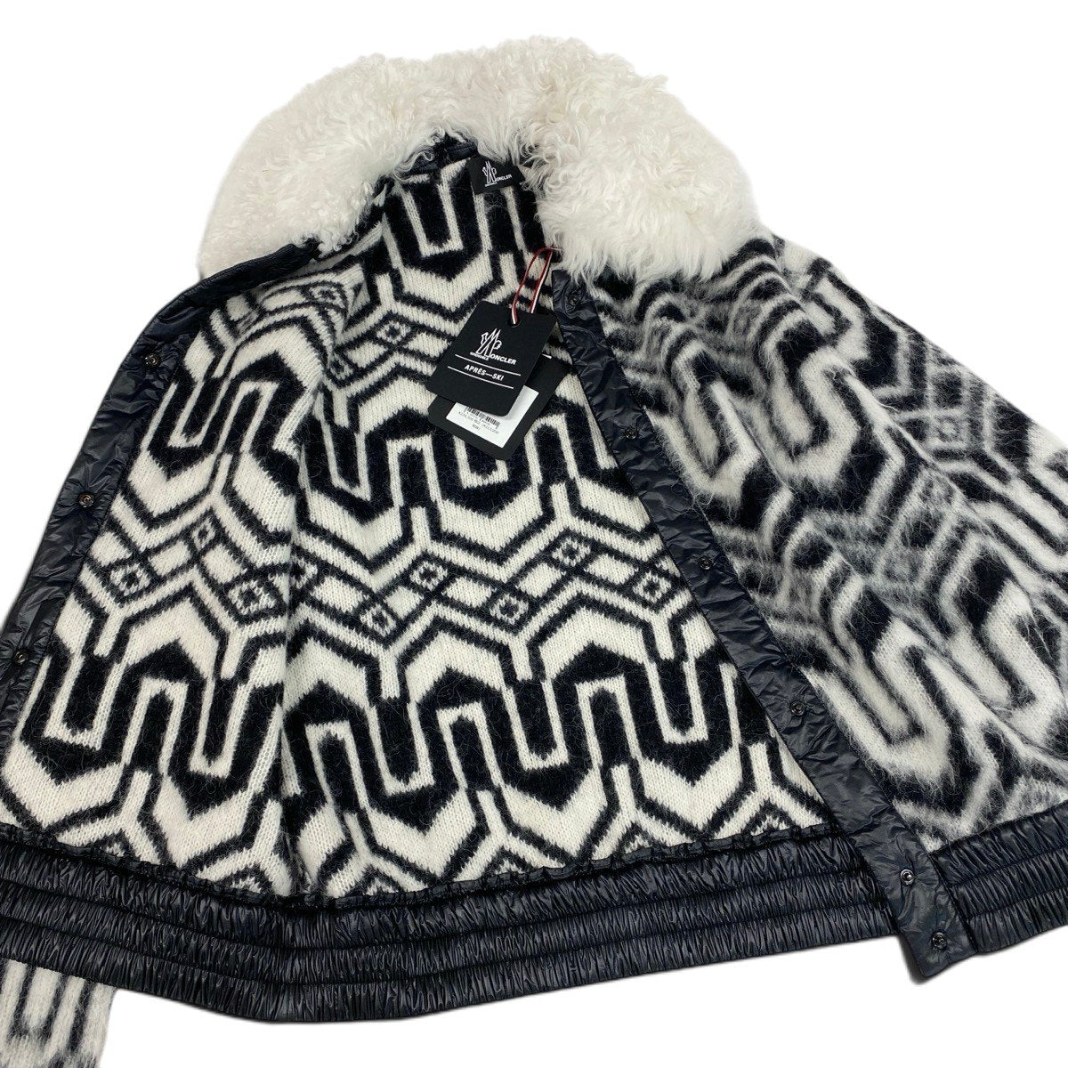 Ii4 【未使用タグ付】 MONCLER モンクレール 2022AW GRENOBLE APRES-SKI カーディガン ニットジャケット H20989B00002 M2085 サイズS ブラック ホワイト レディースk02i