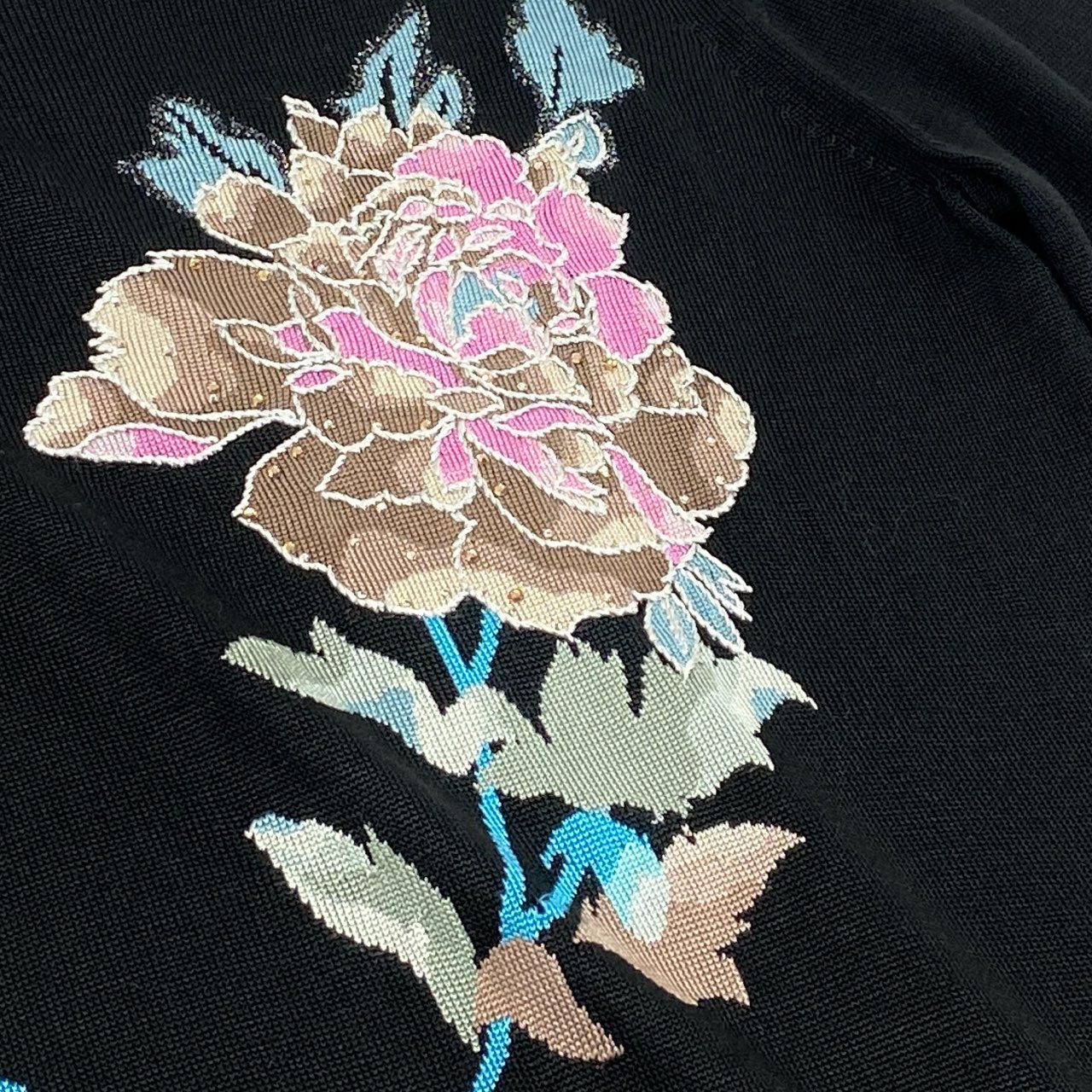 76i12 《美品》 LEONARD レオナール ハイゲージ ニット セーター トップス 花柄刺繍 ラインストーン 0387754 サイズ38 ブラック レディースu02t