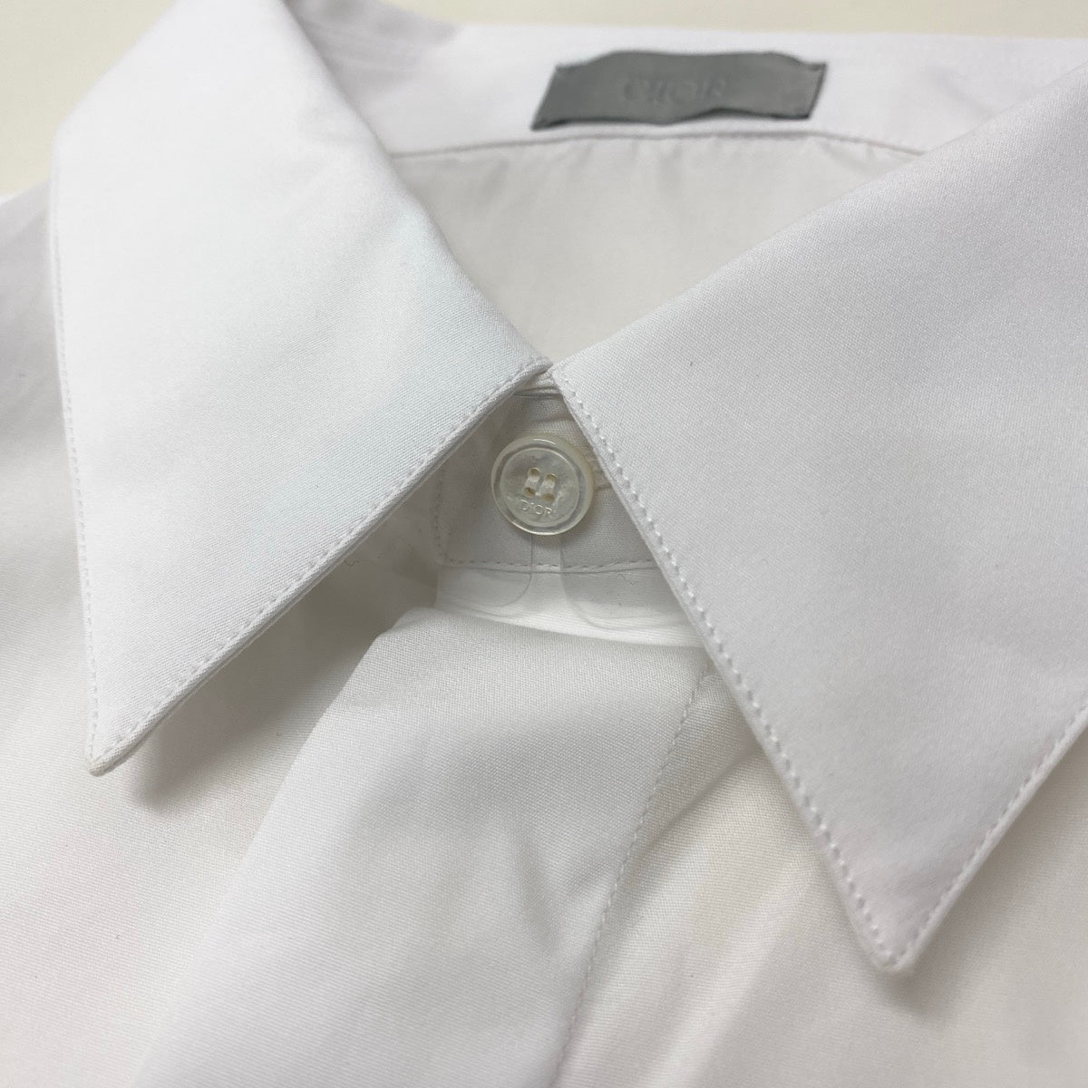 90g27 【新品保管品】DIOR ディオール コットンシャツ ロングスリーブシャツ ワンポイント刺繍 比翼ドレスシャツ 013C502B1581 43サイズ ホワイト コットン100％ メンズ 男性用k02i