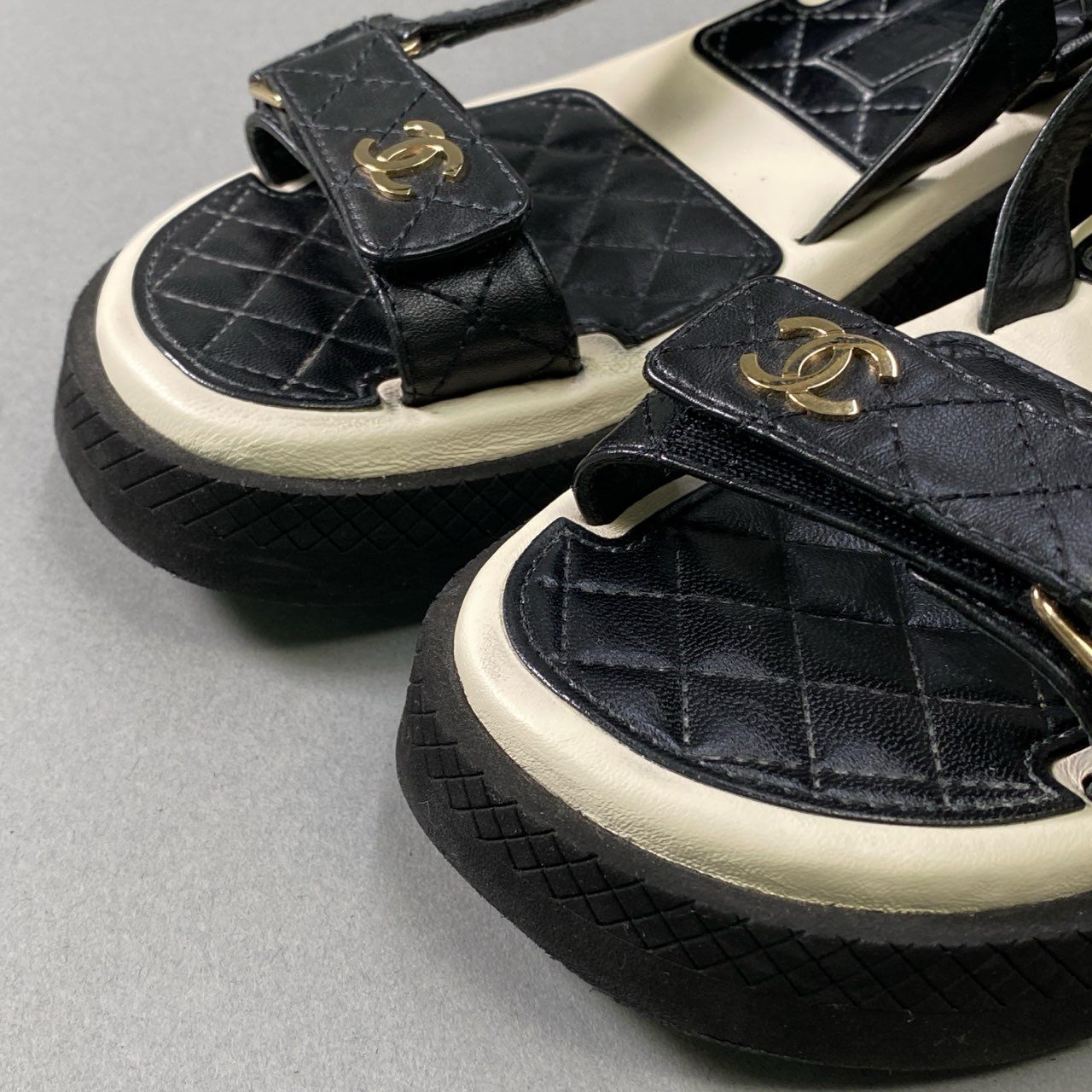 1i4 《美品》 CHANEL シャネル ココマーク マトラッセ 厚底サンダル G38880 38C ブラック ホワイト シューズ 即完売品 MATELASSE SANDALt18r