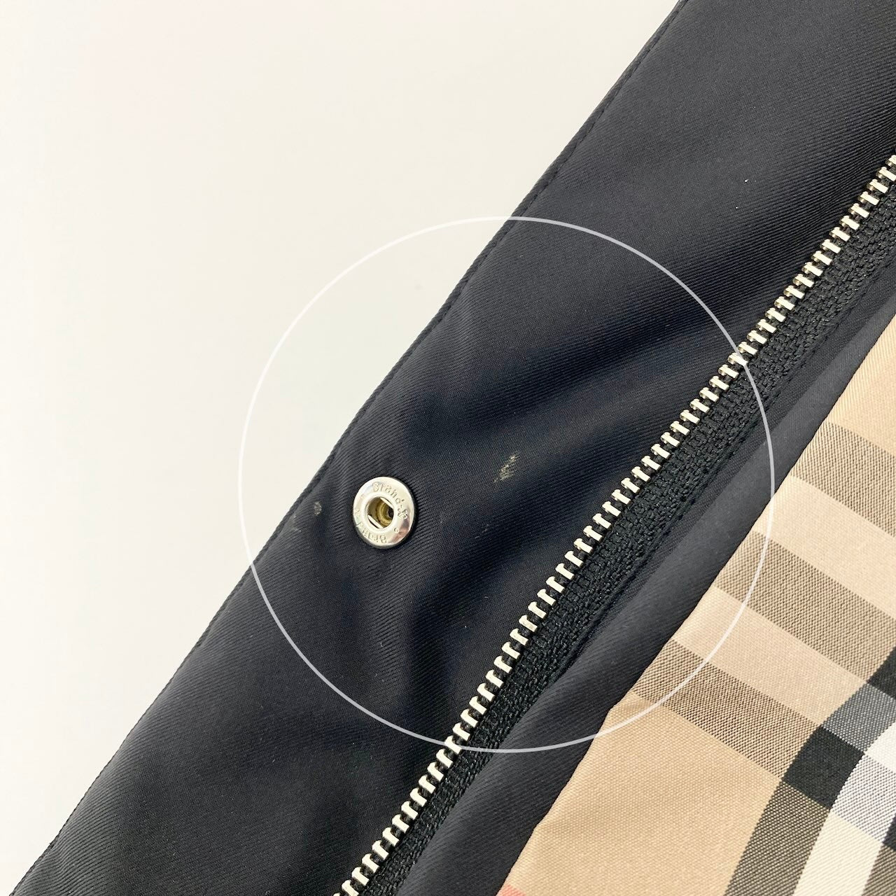 23e7 BURBERRY LONDON バーバリーロンドン ダウンジャケット ジャンパー ノバチェック ブルーフォックス ベアチャーム付 サイズ130A ブラック キッズ 子ども服u02t