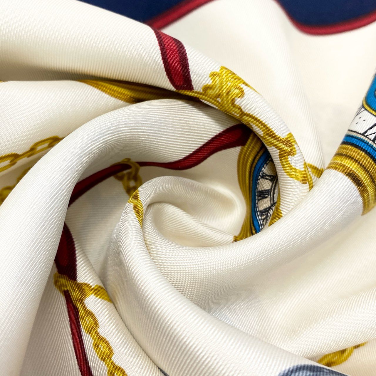 b20 GUCCI グッチ Pocket Watch Silk Scarf 懐中時計柄 スカーフ ネイビー ホワイト シルク100％ イタリア製t18r