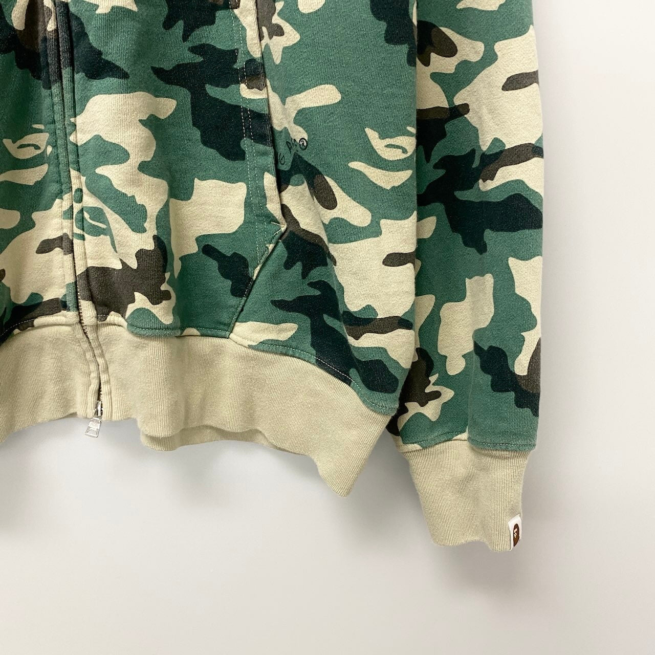 32e16 ABathing Ape アベイシングエイプ WOODLAND CAMO フルジップフーディー パーカー 001ZPJ301006M Lサイズ グリーン ベージュ コットン100％ メンズ 男性用t18r