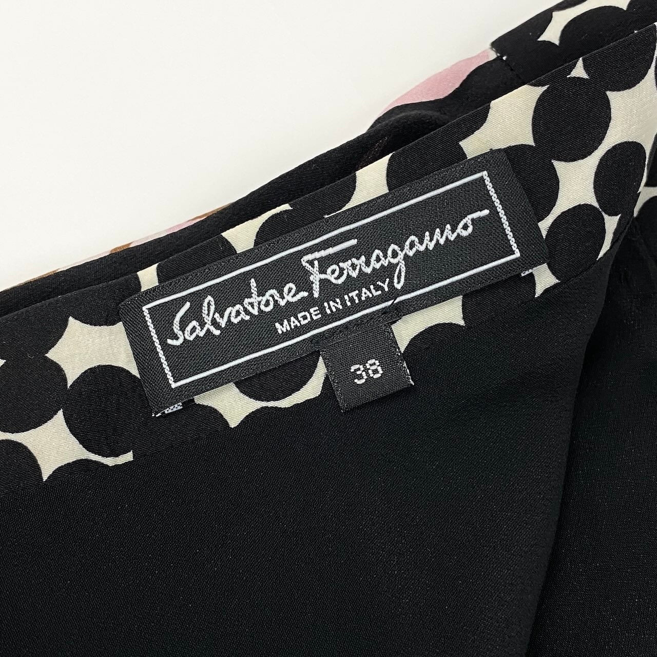 20d18 Salvatore Ferragamo サルヴァトーレフェラガモ フレアスカート 膝丈スカート 総柄プリント 花柄 サイズ38 マルチカラー シルク100％ レディース 女性用u02t