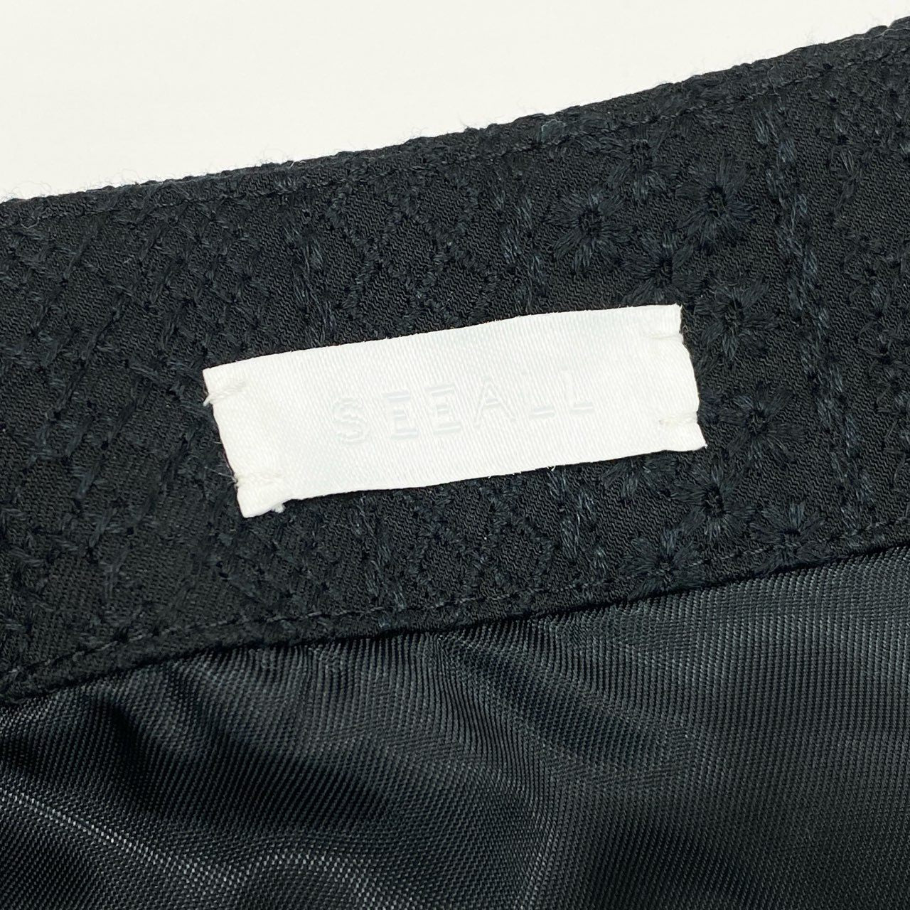 46a30 【未使用保管品】 タグ付 SEEALL シーオール 24ss SHORT SCALE JACKET ノーカラー ショート丈 ジャケット SAW43 JK101 38 Mサイズ相当 ブラック レディースo07t