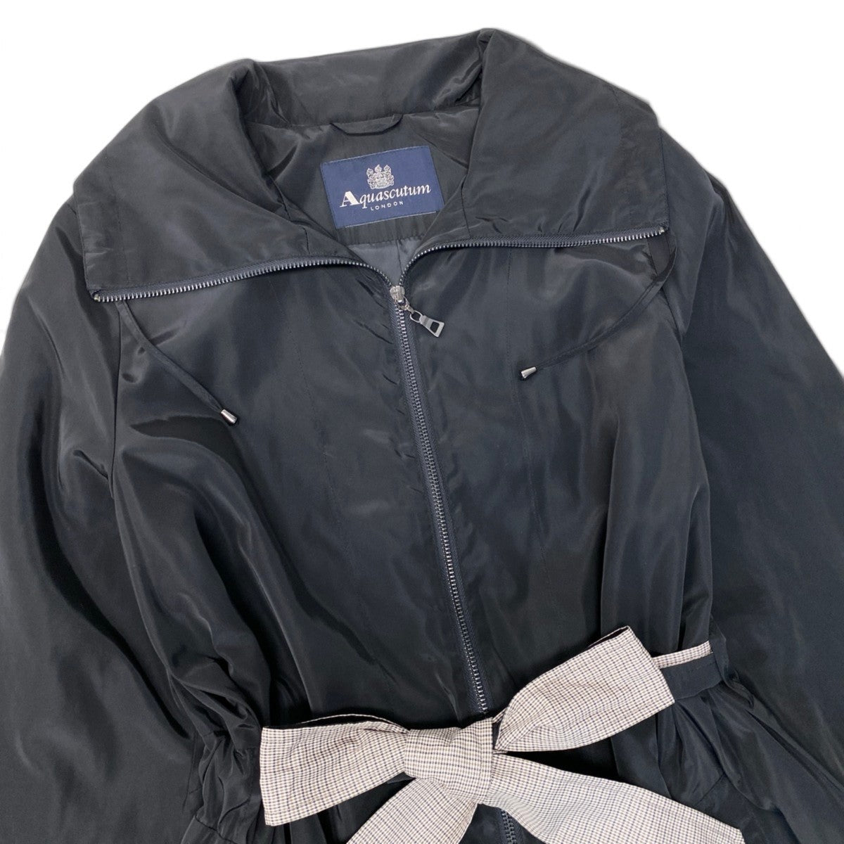 93j21 Aquascutum アクアスキュータム スタンドカラージャケット ライトアウター クラブチェック柄 ミドル丈 ウエストベルト 175/96Aサイズ ブラック ポリエステル100％ レディース 女性用u02t