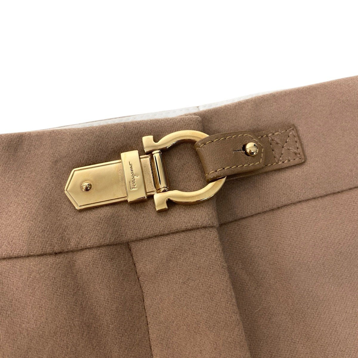 82i2 Salvatore Ferragamo サルヴァトーレフェラガモ スラックスパンツ ガンチーニ サイズ38 ベージュ ウール100％ レディースo07t