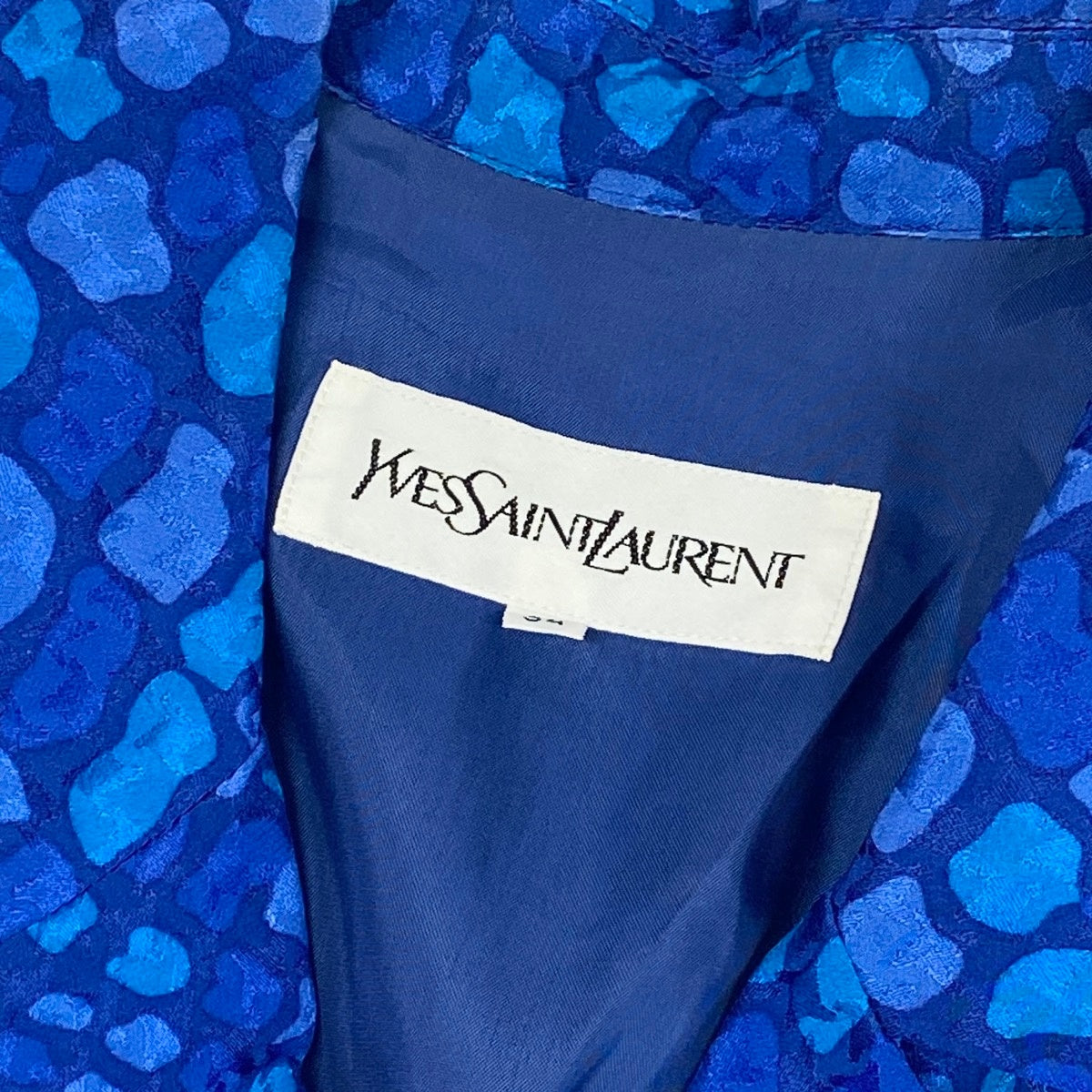 55f4 YVES SAINT LAURENT イヴサンローラン ロングシャツコート 薄手 総柄プリント 金ボタン サイズ34 ブルー シルク100％ レディース 女性服o07t