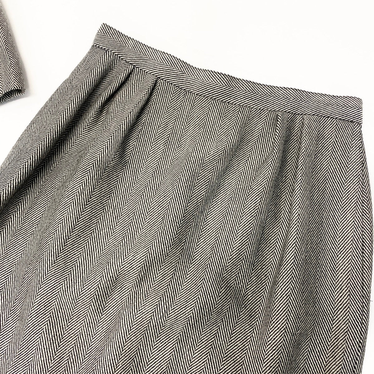 81e27  Christian Dior クリスチャンディオール セットアップ スカートスーツ ヘリンボーン柄 テーラードジャケット 膝丈スカート サイズ11 ブラック ホワイト レディース 女性服u02t