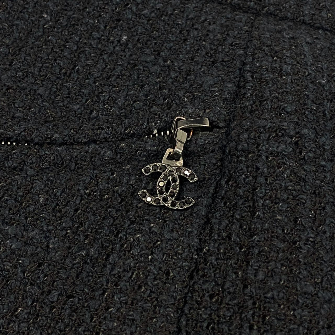 b23 CHANEL シャネル 2002年 02A P19755 ラインストーン ココマーク付き ツイードスカート サイズ38 ブラック レディースk02i