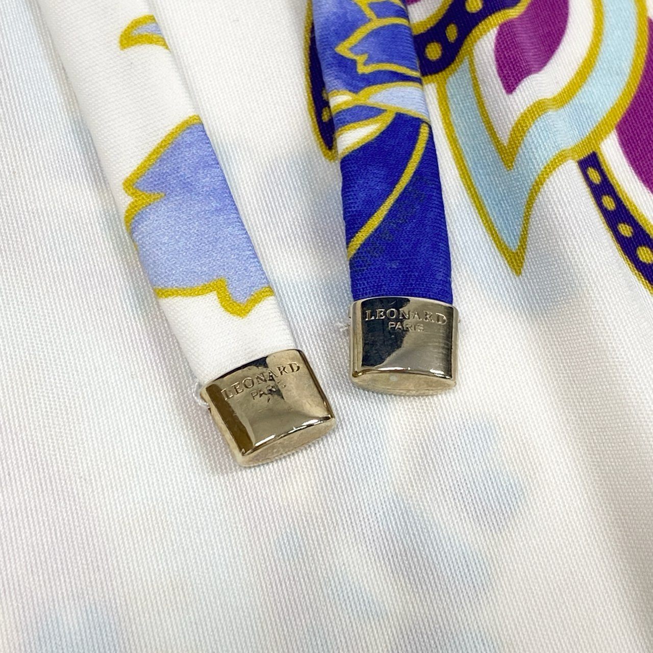 68d13 LEONARD PARIS レオナール 膝丈ワンピース ショートスリーブ 半袖 美しい花柄プリント ストレッチ イタリア製 サイズ36 ホワイト ナイロン100％ レディース 女性用u02t