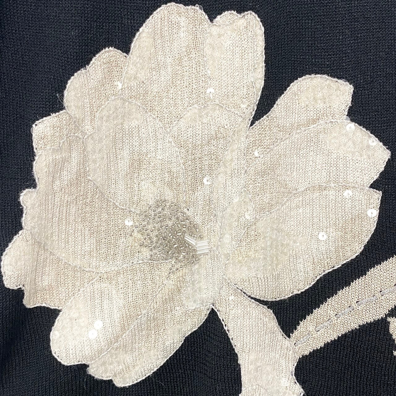 4h28 LEONARD FASHION レオナール ロングスリーブ ニットセーター スパンコール 花柄刺繍 ボーダー柄 サイズLL ブラック レディースu02t