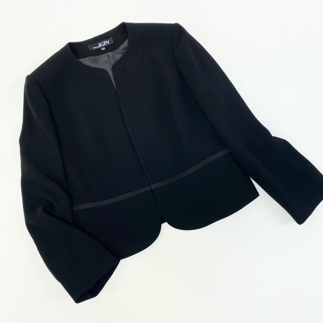 74k4 TOKYO IGIN 東京イギン 大きいサイズ ブラックフォーマル ワンピース ジャケット セットアップ ドレス 17AR ブラック レディースo07t