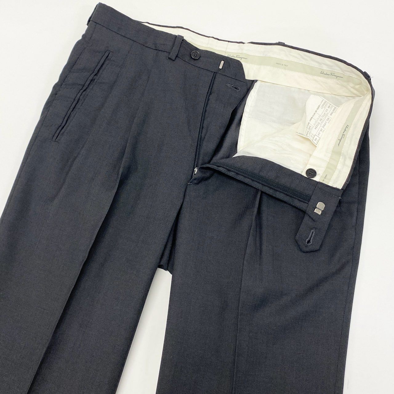 17k9 Salvatore Ferragamo サルヴァトーレ フェラガモ イタリア製 セットアップ スーツ ビジネス フォーマル ジャケット パンツ 48 ダークグレー ウール メンズo07t