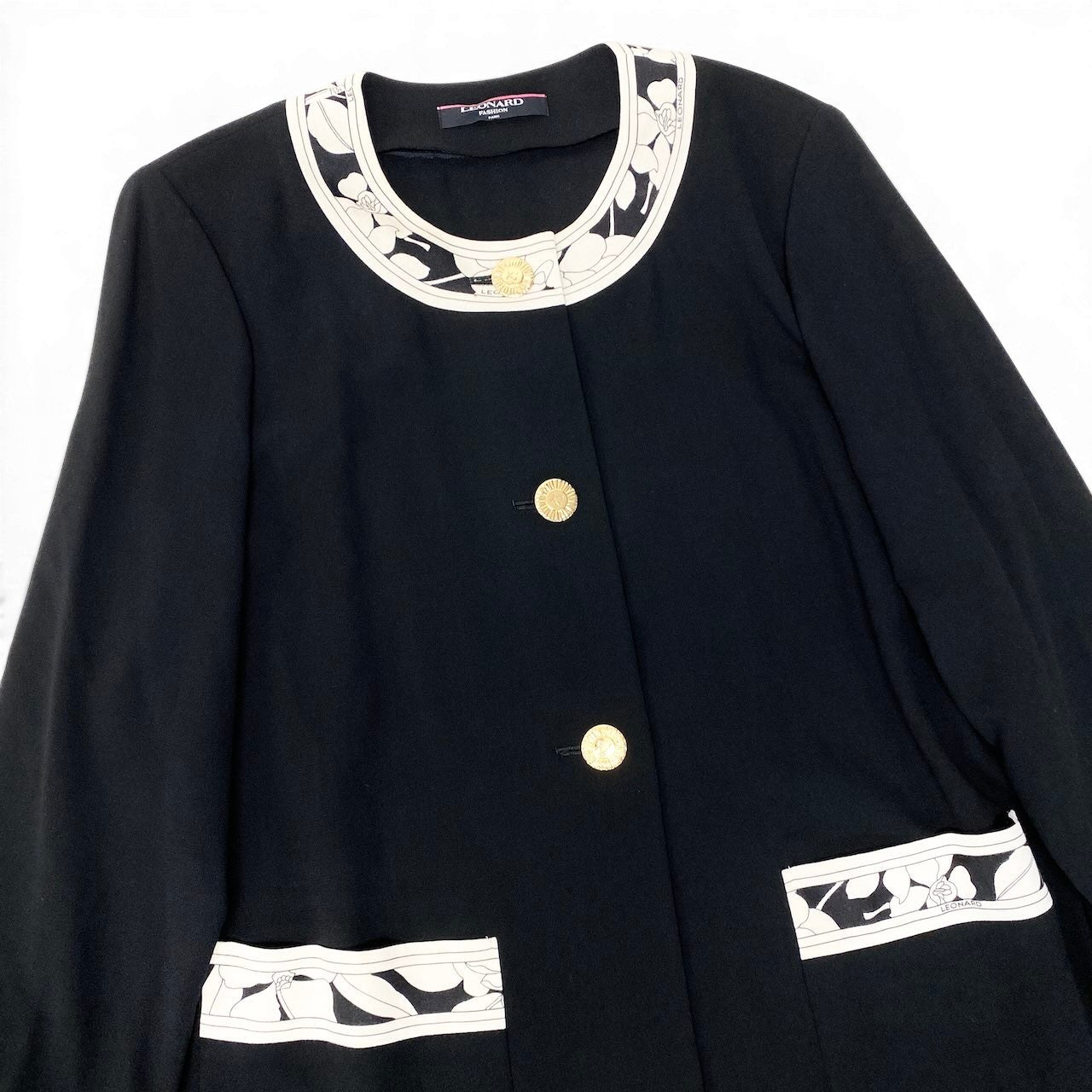 37e28 LEONARD FASHION レオナール ノーカラーコート ロングコート ロゴ金ボタン 花柄プリント 薄手 9R ブラック ウール シルク レディース 女性服o07t