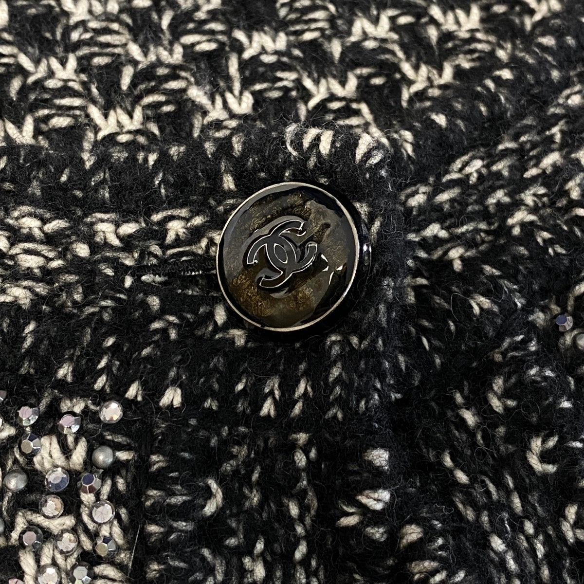 j26 CHANEL ノーカラーニットカーディガン ラインストーン ココマーク P42095 38サイズ ブラック系 レディース 女性用k02i