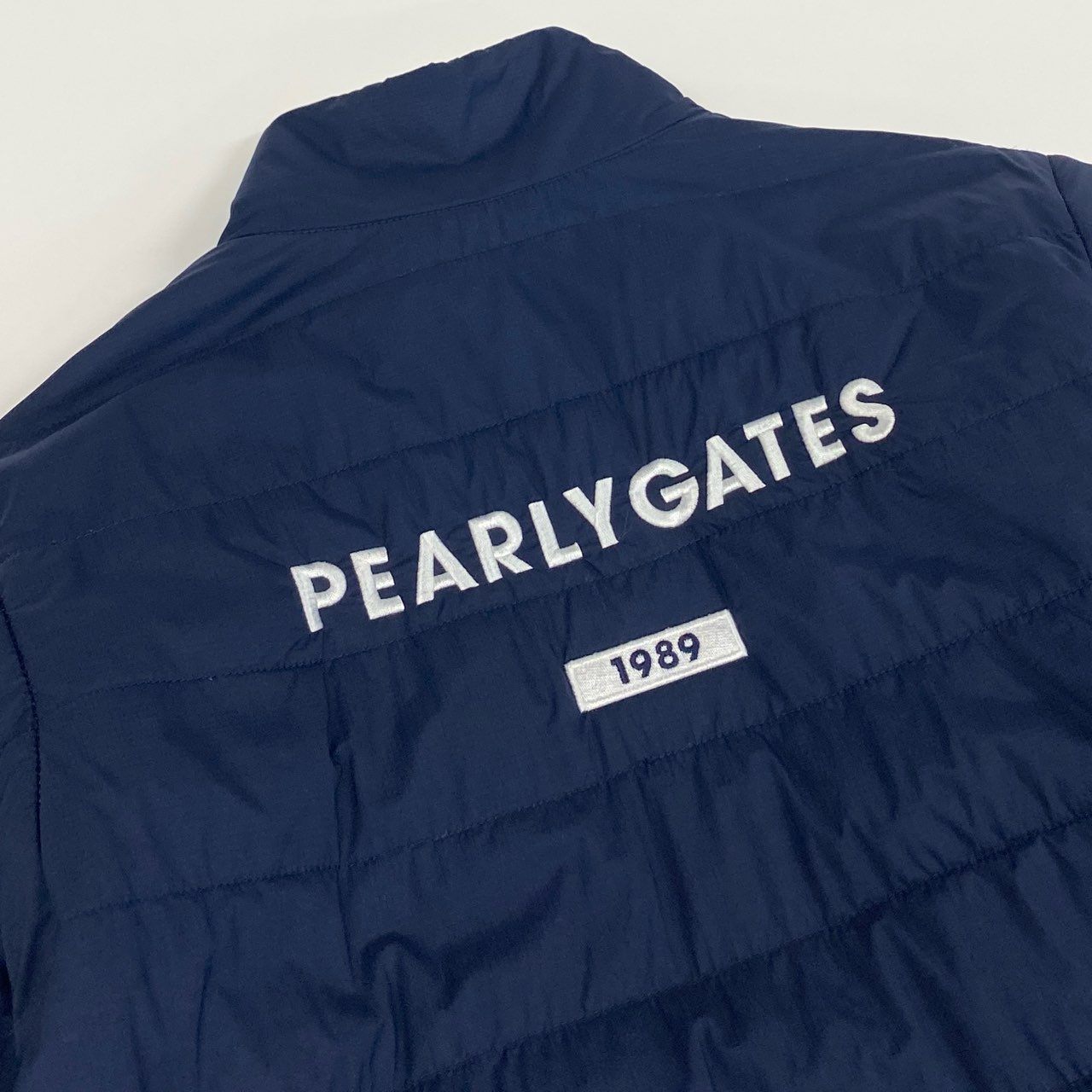 23f18 PEARLY GATES パーリーゲイツ リバーシブル 中綿ブルゾン ジャケット ロゴ刺繍 袖着脱可 大きいサイズ 4 ネイビー ホワイト  メンズ