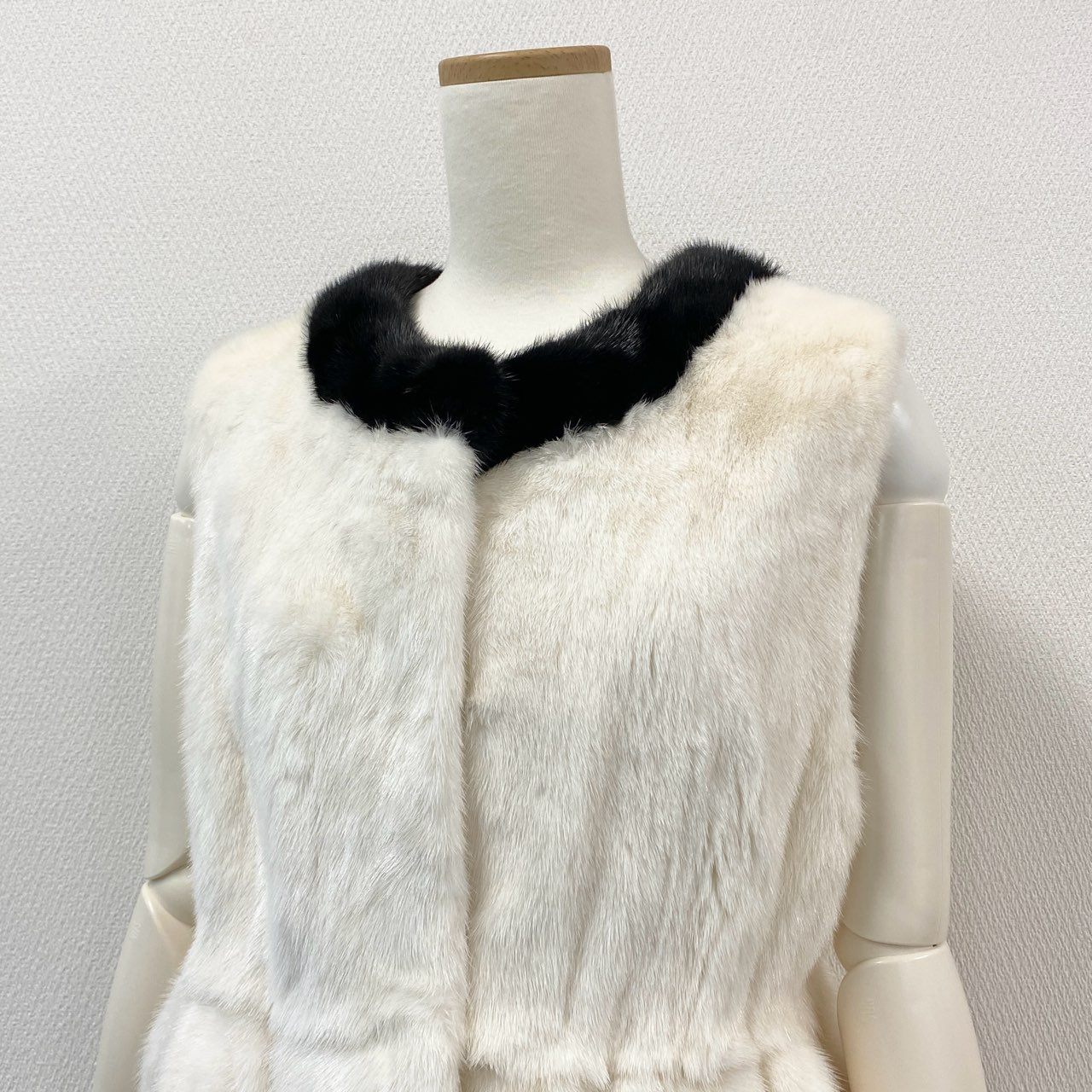 85k4 《希少》 Pellicce Moda ペリーチェモーダ パールミンク 染めデザイン ファーベスト ホワイト 最高級本毛皮 Aライン MINK FURt18r
