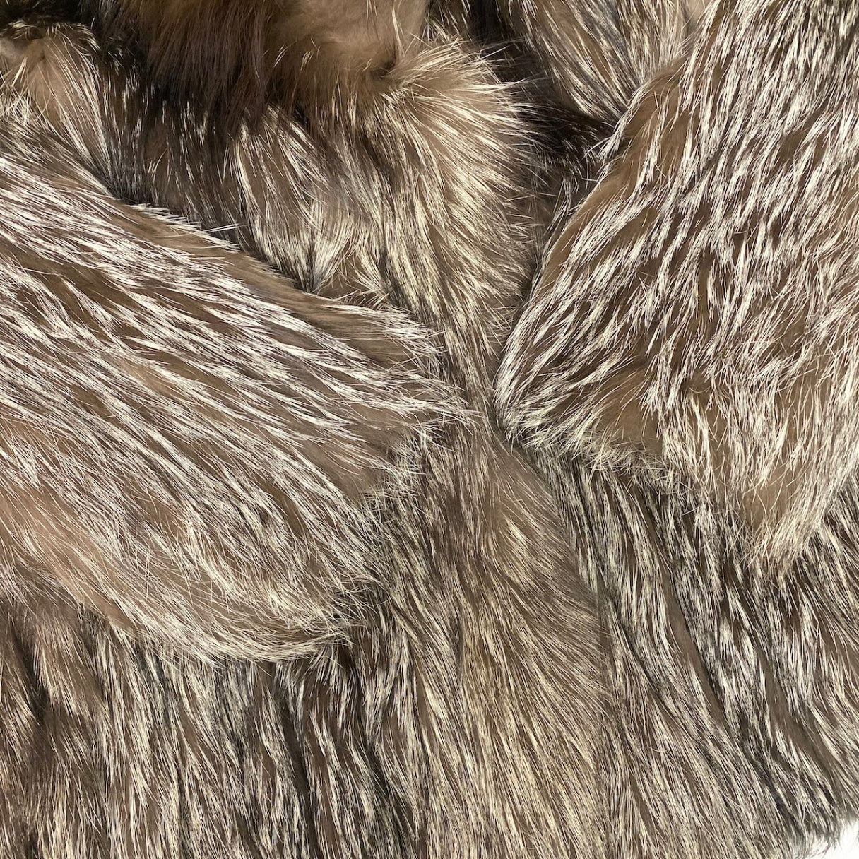 70c24 SAGA FOX サガフォックス 金サガ シルバーフォックス ファーコート サイズ11 茶系 最高級本毛皮 Silver Fox Fur Coatt18r