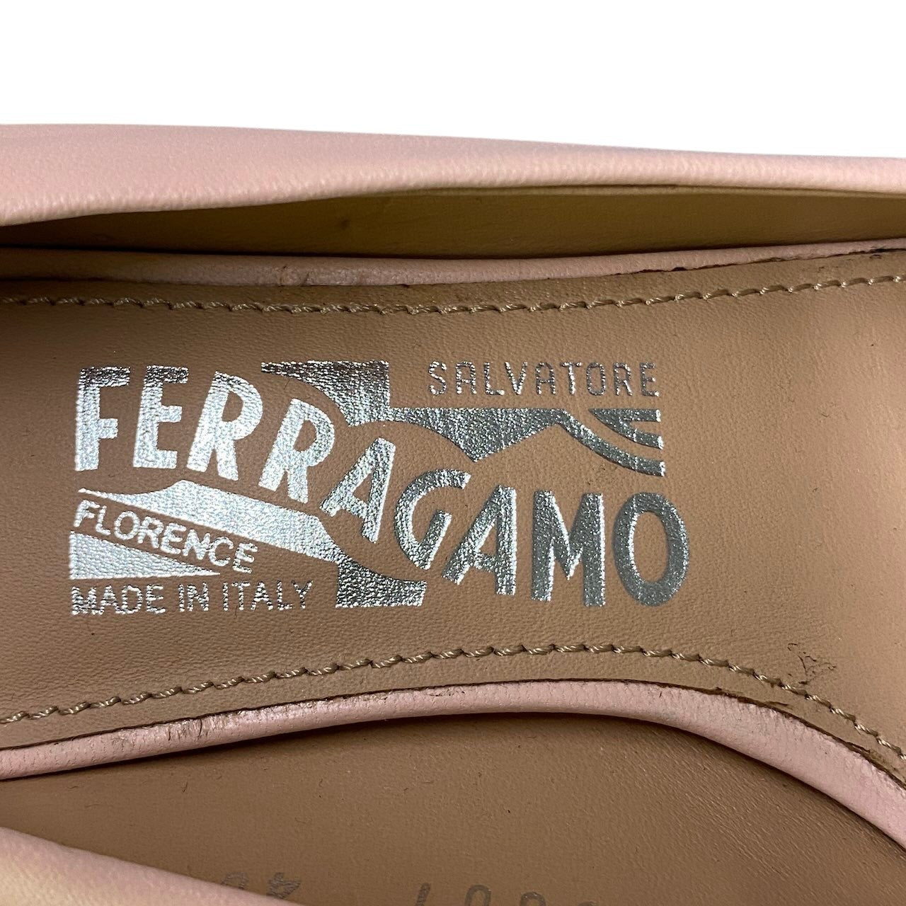 2e18 Salvatore Ferragamo サルヴァトーレフェラガモ ラウンドトゥ ヒールパンプス チャンキーヒール サイズ5 1/2 ピンク レディース 女性靴u02t