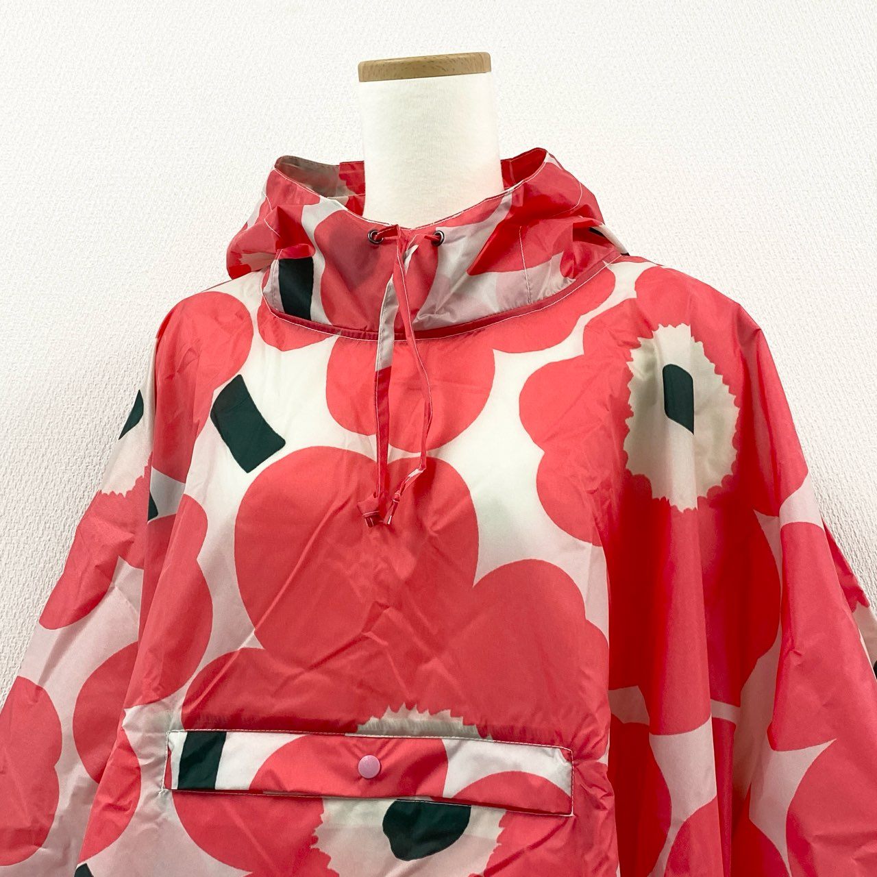 63d13 【未使用タグ付】 marimekko マリメッコ  Unikko Rain Poncho レインコート ポンチョ ウニッコ柄 花柄プリント ONE SIZE ピンク ホワイト レディース 女性用u02t