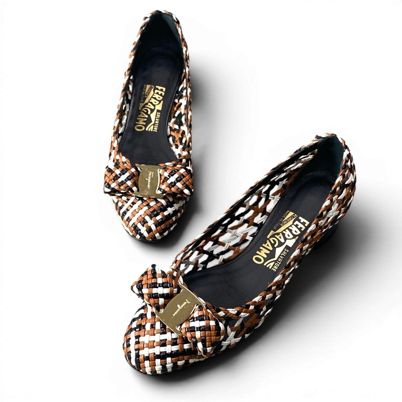 2d23 Salvatore Ferragamo サルバトーレフェラガモ ヴァラリボンパンプス 編み込み メッシュ シューズ 50サイズ マルチカラー レザー レディース 女性用u02tu02t