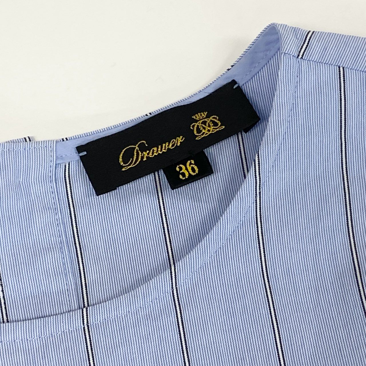 54g10 《美品》定価￥64.900 Drawer ドゥロワー 24SS レイヤーノーカラーブラウス 36 ブルー 日本製 シャツ ストライプ柄