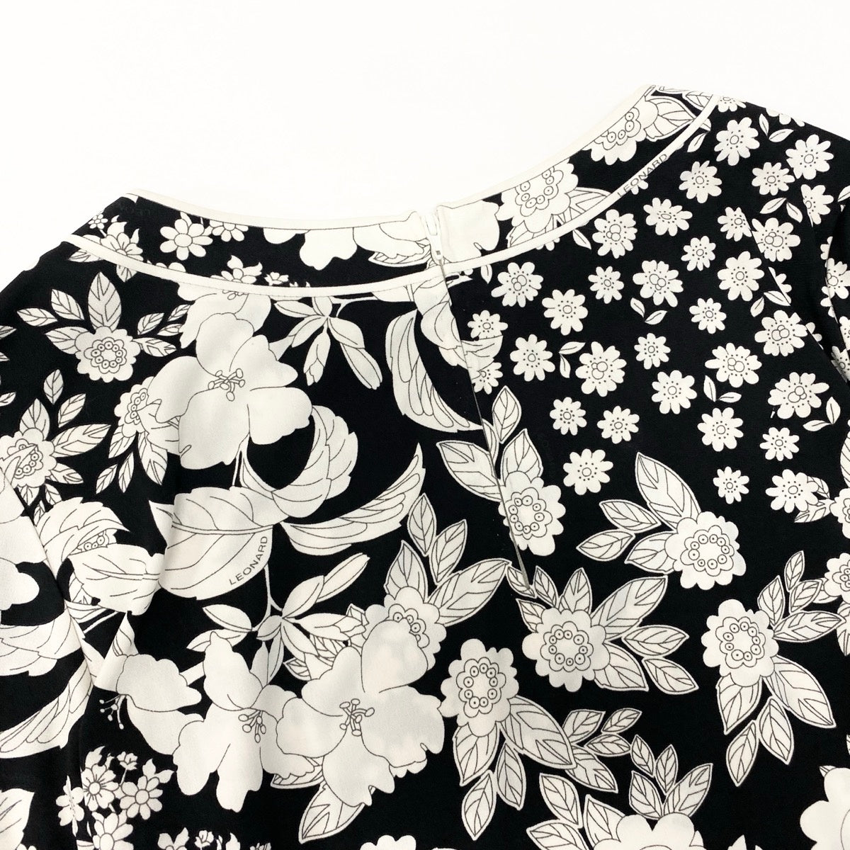 55e19 LEONARD FASHION レオナール ロングスリーブ カットソー カンカン素材 花柄プリント サイズL ブラック ホワイト レディース 女性服u02t