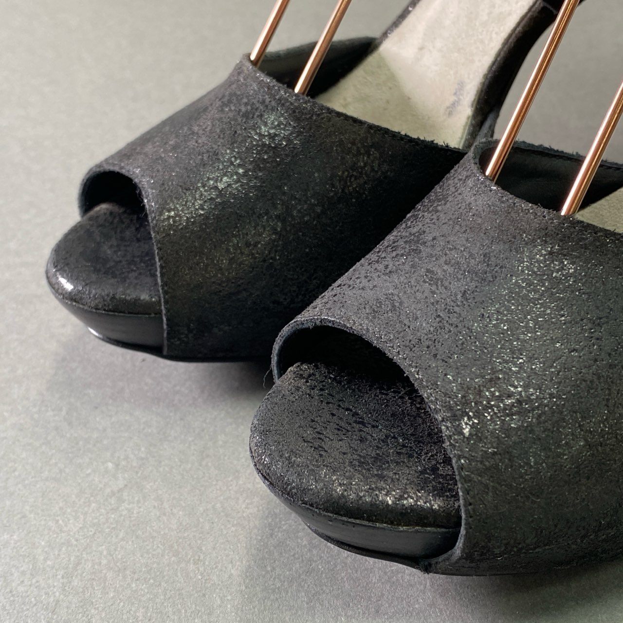4d16 定価￥85.800 HENRY BEGUELIN ヘンリーべグリン SUEDE BAGBATO NERO スエード 濡れ加工 サンダル 37 1/2 ブラック レザー タッセル シューズ 夏
