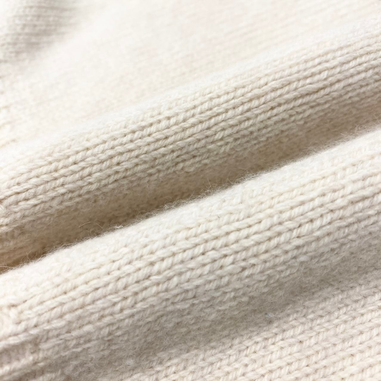 Id2 《美品》 LOUIS VUITTON ルイヴィトン カシミヤブレンド Vネックセーター Cashmere Blend V Neck Sweater サイズS アイボリーt18r