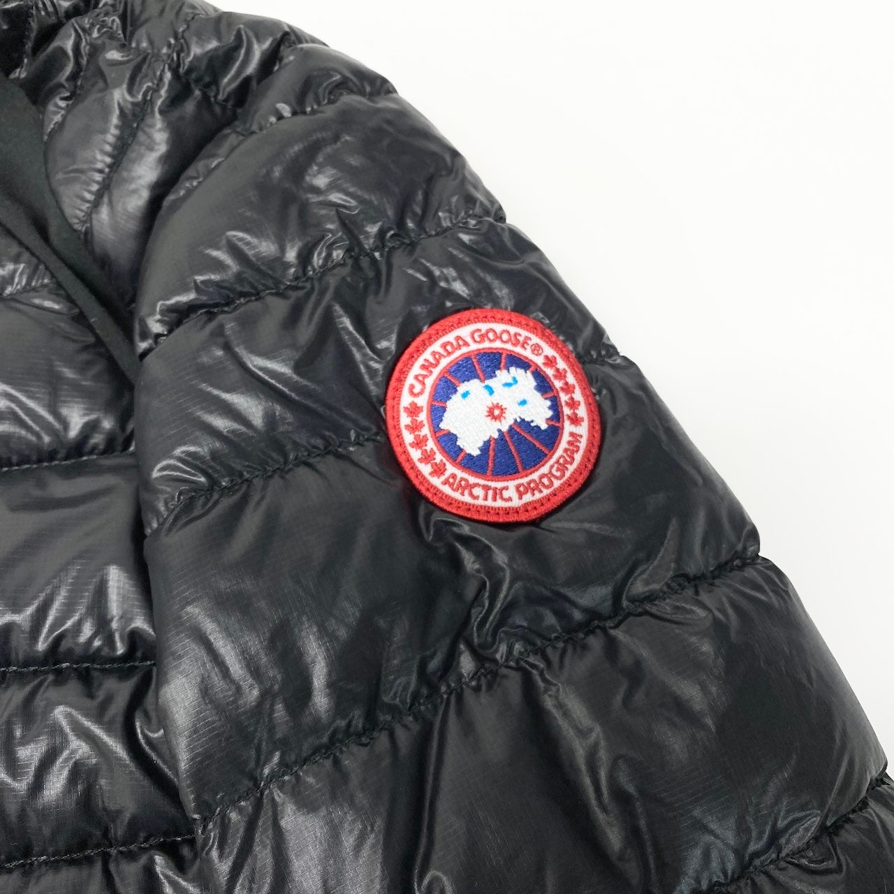 76c26 CANADA GOOSE カナダグース HYBRIDGE LITE HOODY ライトダウンジャケット サイズM ブラック Down Jackett18r