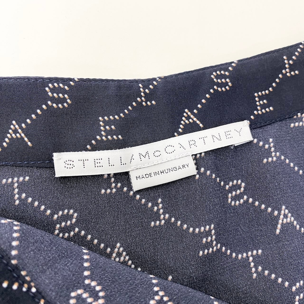 If6 STELLA McCARTNEY ステラマッカートニー アシンメトリーデザイン ロゴプリント 変形スカート  サイズ38 ネイビー シルク100％ レディース 女性用u02t