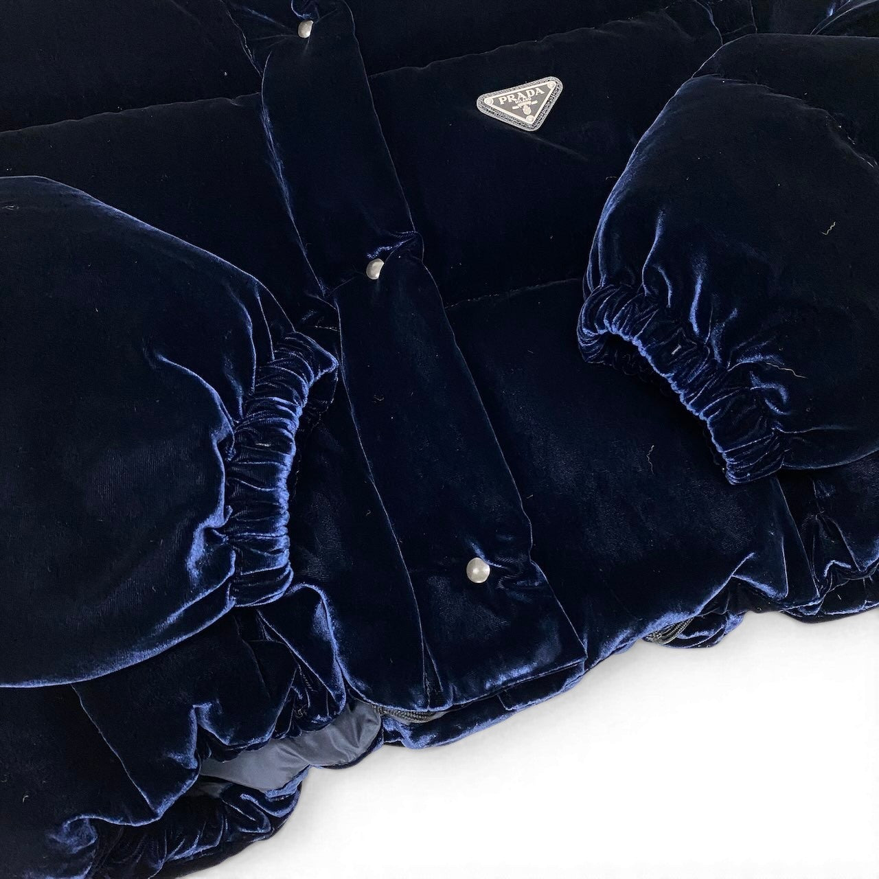 19g1 PRADA プラダ  25AW ベルベット ベロア クロップドダウンジャケット サイズ36 ネイビー系 レディース アウターk02i