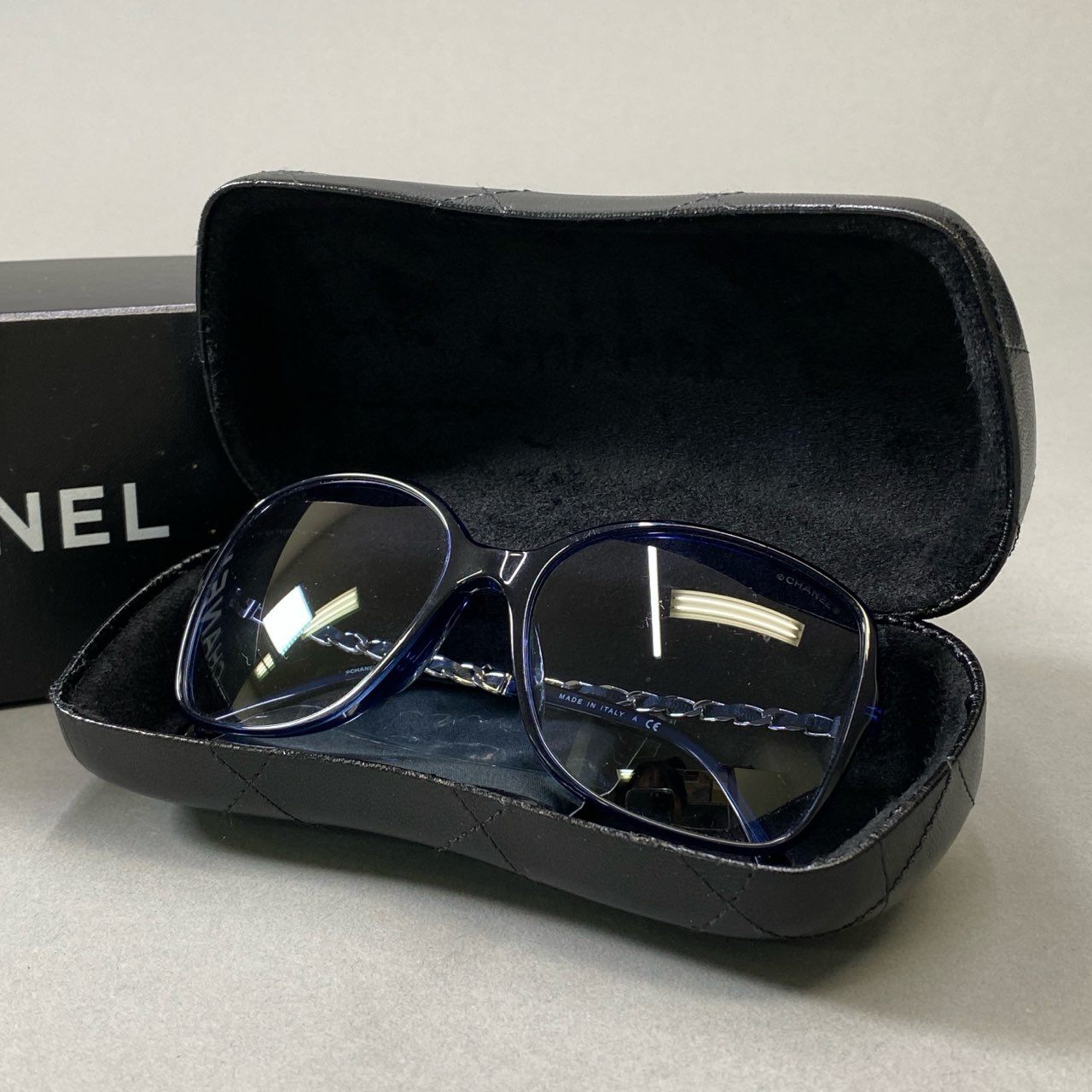 j3 《美品》 CHANEL シャネル チェーンテンプル グラデーションサングラス 5210-Q-A 57□17 ダークネイビー ココマーク 眼鏡 メガネ アイウェア ケース付きt18r
