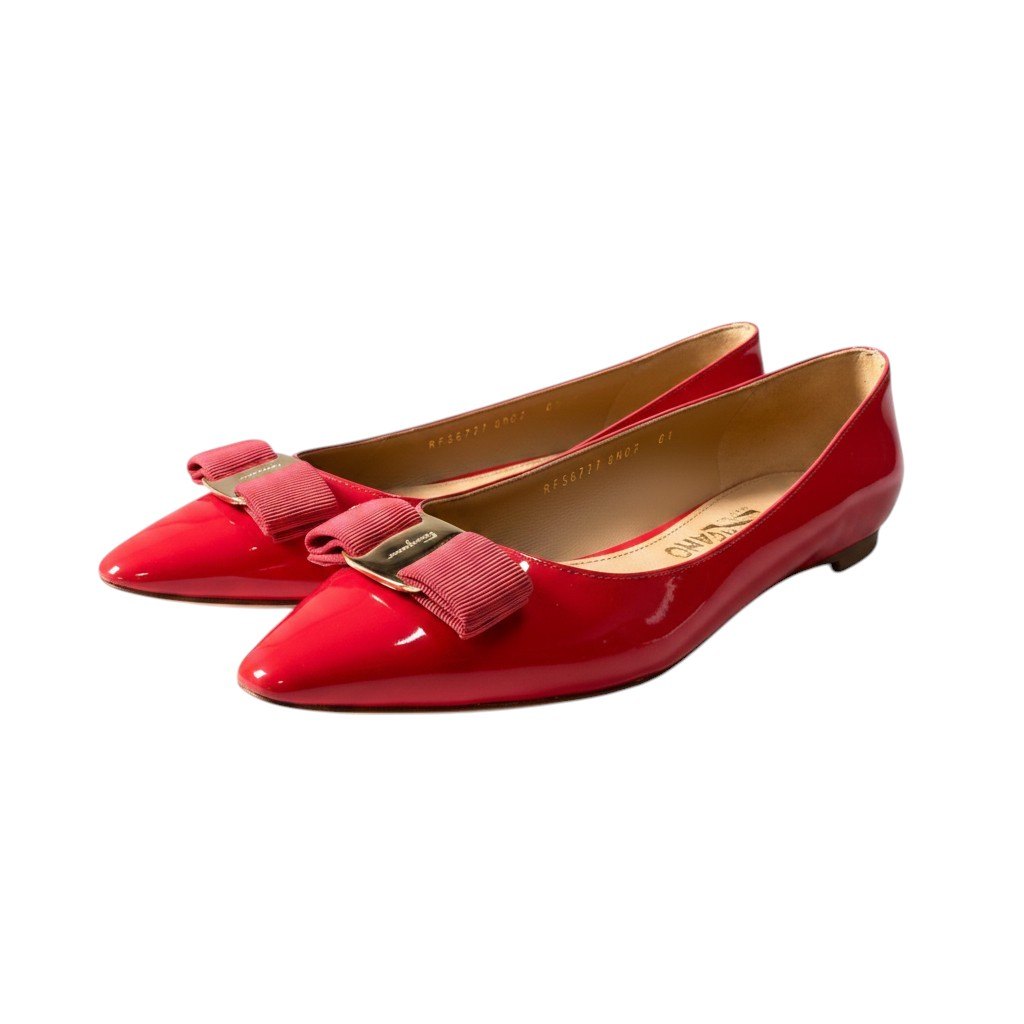 1i7 Salvatore Ferragamo サルヴァトーレフェラガモ ヴァラリボン パンプス フラットシューズ 8.5 レッド パテントレザーu02t