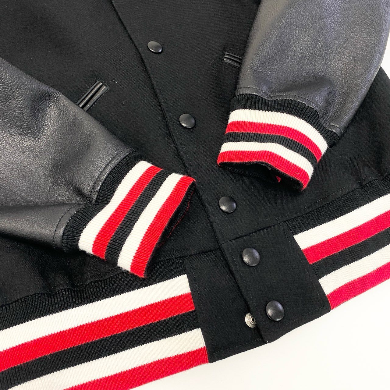 67a24 《美品》 GIVENCHY ジバンシー レザー切替 スタジャン サイズ50 ブラック レッド ボンバージャケットt18r