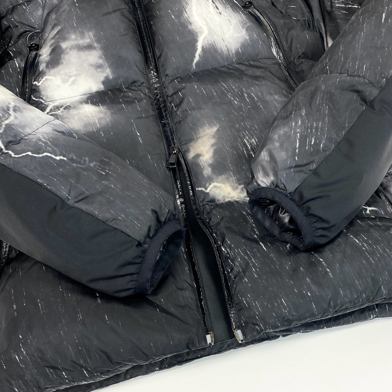 34j28 MONCLER モンクレール 定価￥247.000 18/19aw FABAS ライトニングボルト ダウンジャケット 雷雲 フーディ D20914196555 1 ブラックo07t