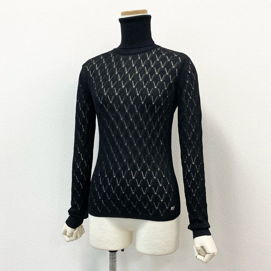 7f11 【美品】CHANEL シャネル 2023AW タートルネック ラメ入り 薄手ニット トップス ロゴプレート P75380K10834 サイズ36 ブラック レディース
