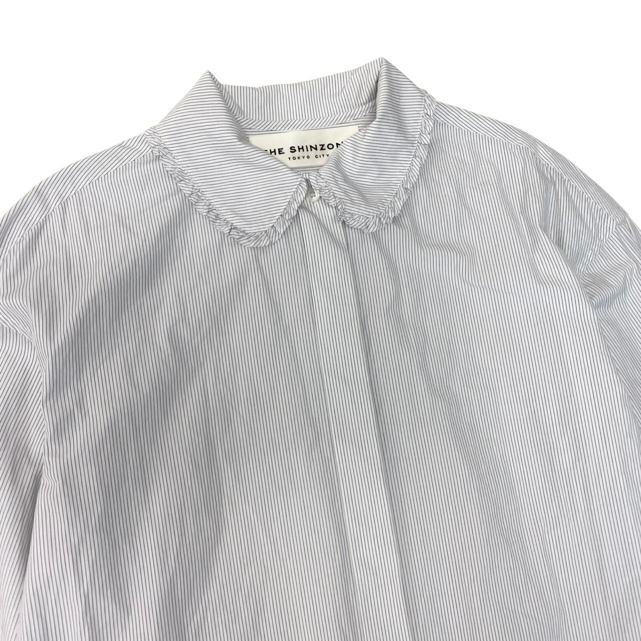 77h9 《美品》 THE SHINZONE ザシンゾーン フリルカラーブラウス 23AMSBL05 サイズFO ホワイト FRILL COLLAR BLOUSEt18r