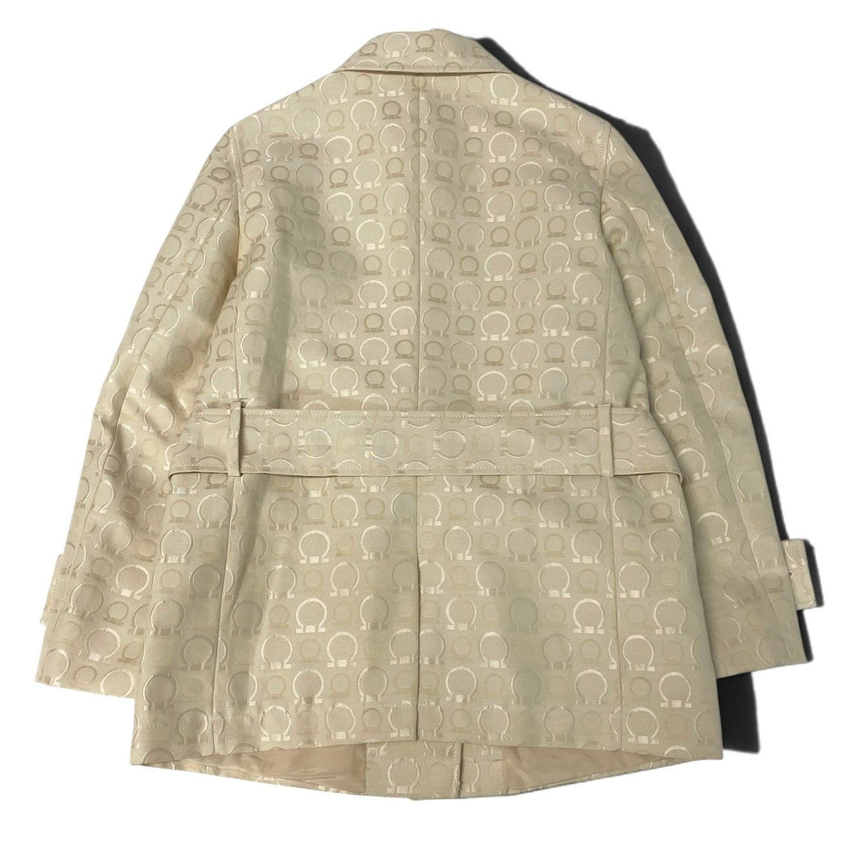 j29 【美品】Salvatore Ferragamo ステンカラーコート ベルト付き ガンチーニ アウター 42サイズ アイボリー レディース 女性用u02t