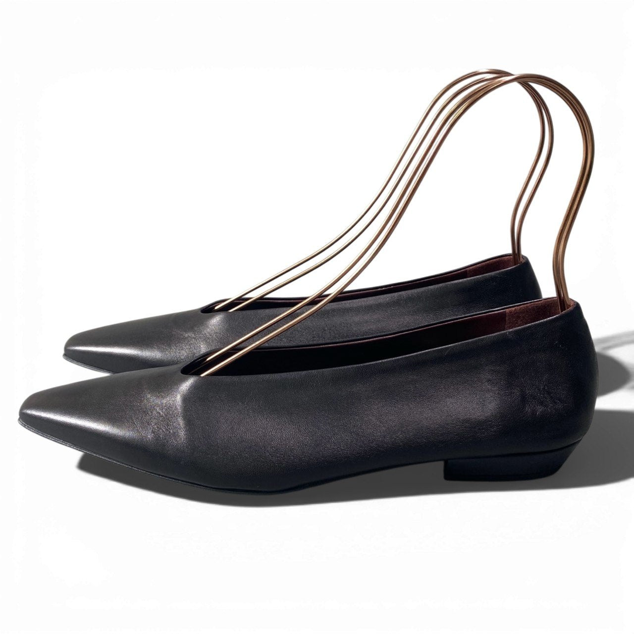 c17 【未使用】BOTTEGA BENETA ボッテガヴェネタ アーモンド フラットシューズ サイズ38 1/2 ブラック レザー レディース 靴 シューズk02i