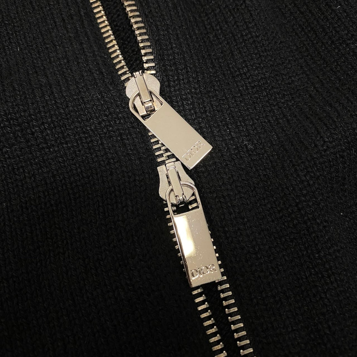 43j16 【未使用】 DIOR ディオールオム カシミヤ ニットパーカー ダブルジップ ロゴ刺繍 013M200AT956 サイズXS ブラック カシミヤ100％ メンズu02t