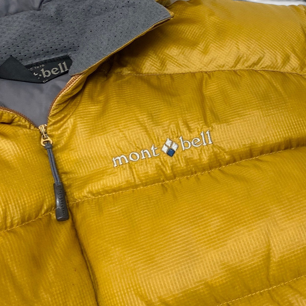 79g1 《美品》 mont-bell モンベル ライトアルパイン ダウンパーカ 1101361 サイズS イエロー アウトドア DOWN JACKETt18r