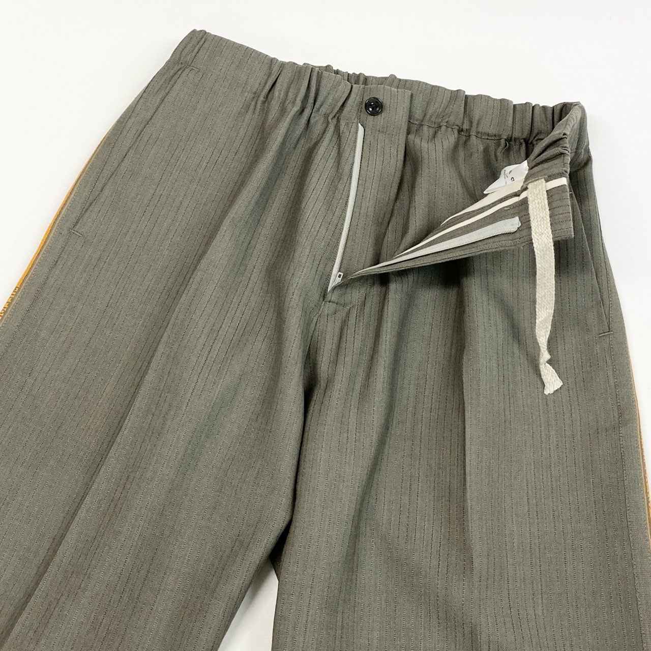 37a26 TOZAOU トザオウ mimi series サイドラインパンツ ストライプ S グレー メンズ 男性用o07t