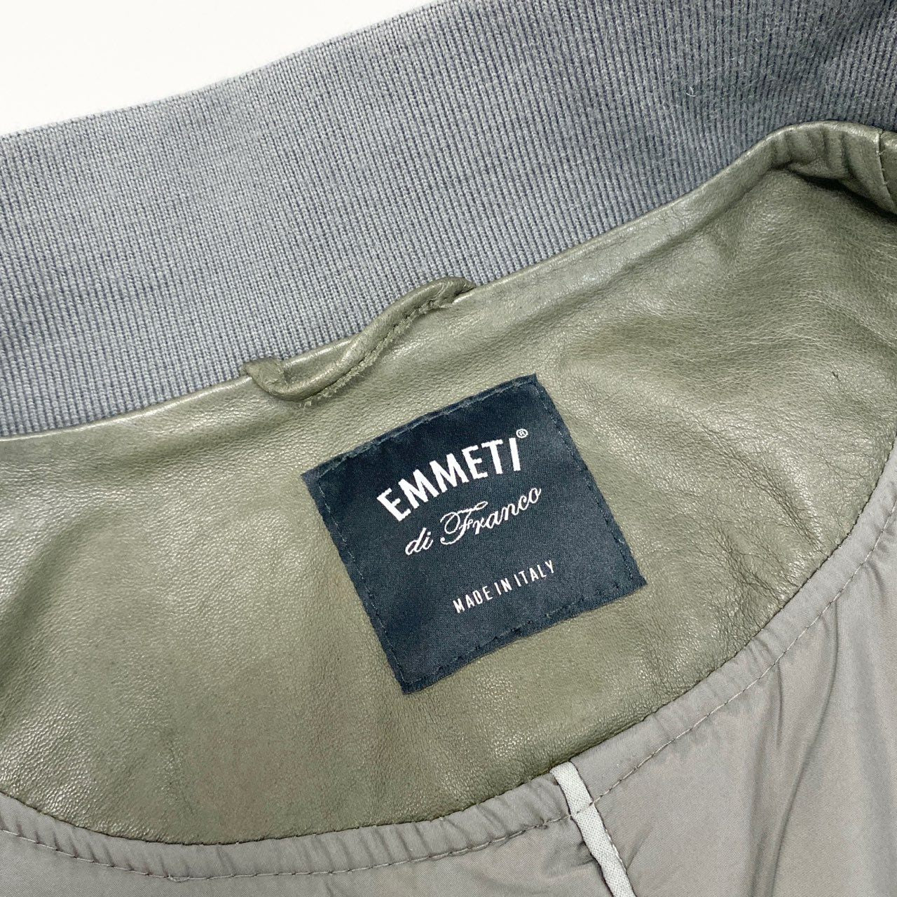 77L8 EMMETI di Franco エンメティ イタリア製 レザー ジャケット シングルライダースジャケット 重ね襟 本革 ラムスキン メンズ 紳士服 46 カーキu02t