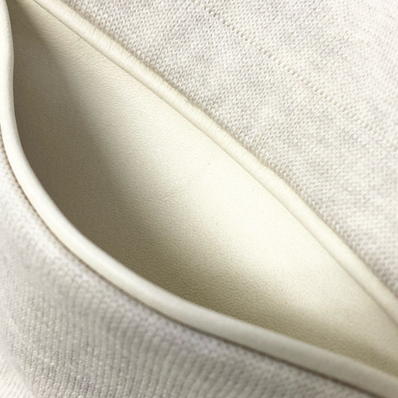 86a16 HERMES エルメス ニットジャケット ハイゲージニット Hロゴ レザーボタン レディース 女性用 サイズ40 ライトベージュ系o07t