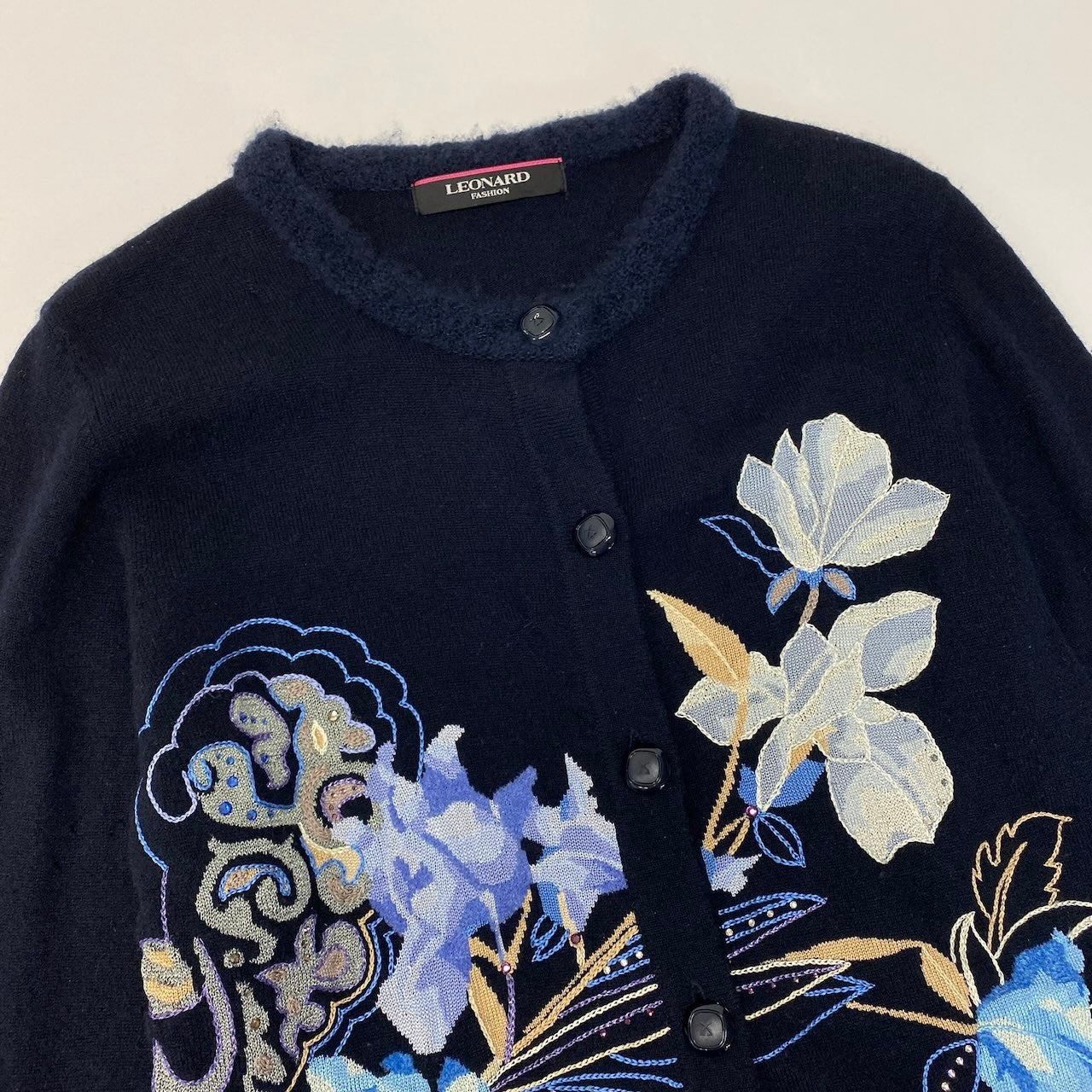 85d9 LEONARD FASHION レオナール ロングスリーブ ニットカーディガン 花柄刺繍 ラインストーン装飾 カシミヤ混 サイズ42 ネイビー レディース 女性用o07t