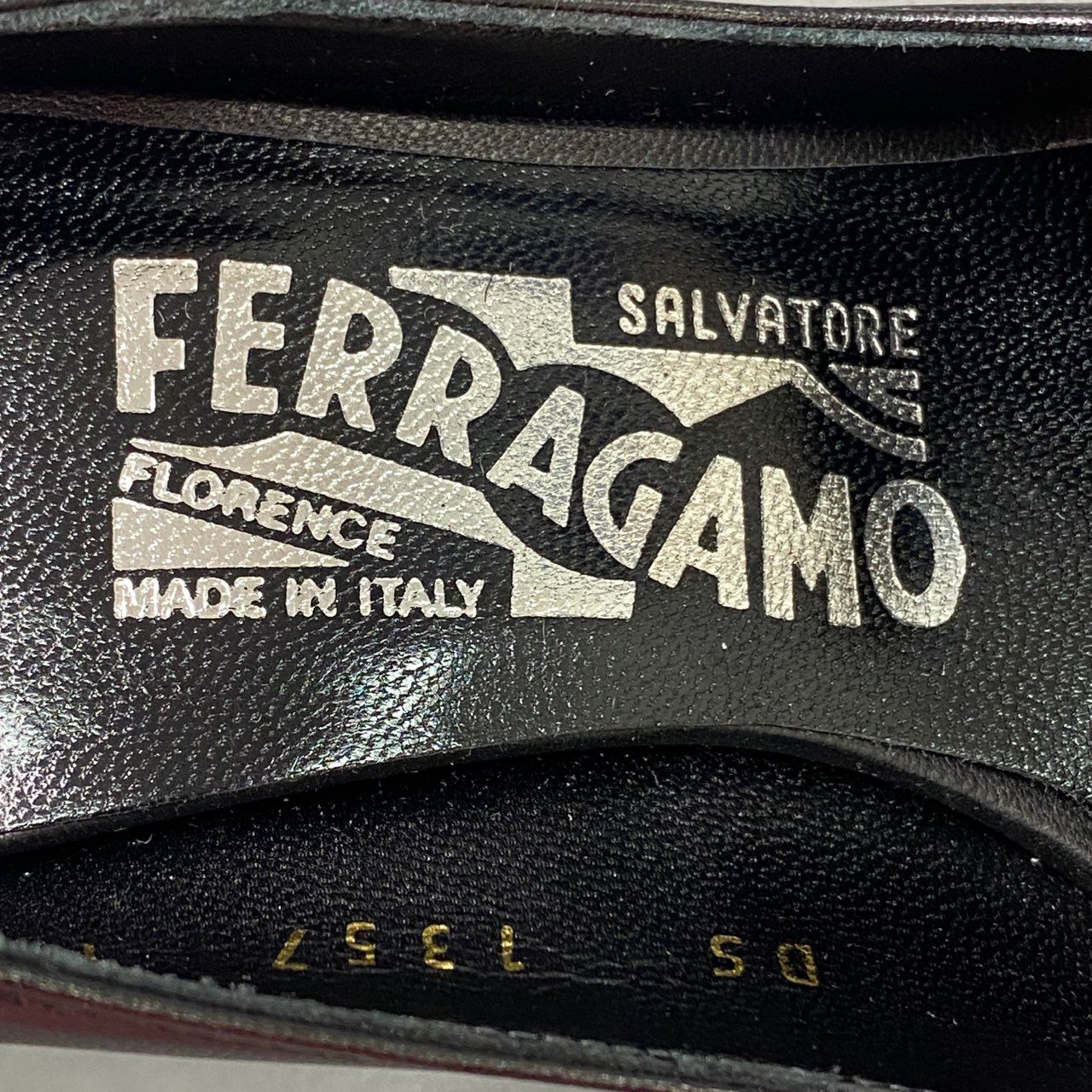 9a10 《美品》 Salvatore Ferragamo サルヴァトーレ フェラガモ TIBERIA VARA ヴァラ オープンパンプス 35 ブラック レザー イタリア製 サンダル シューズ