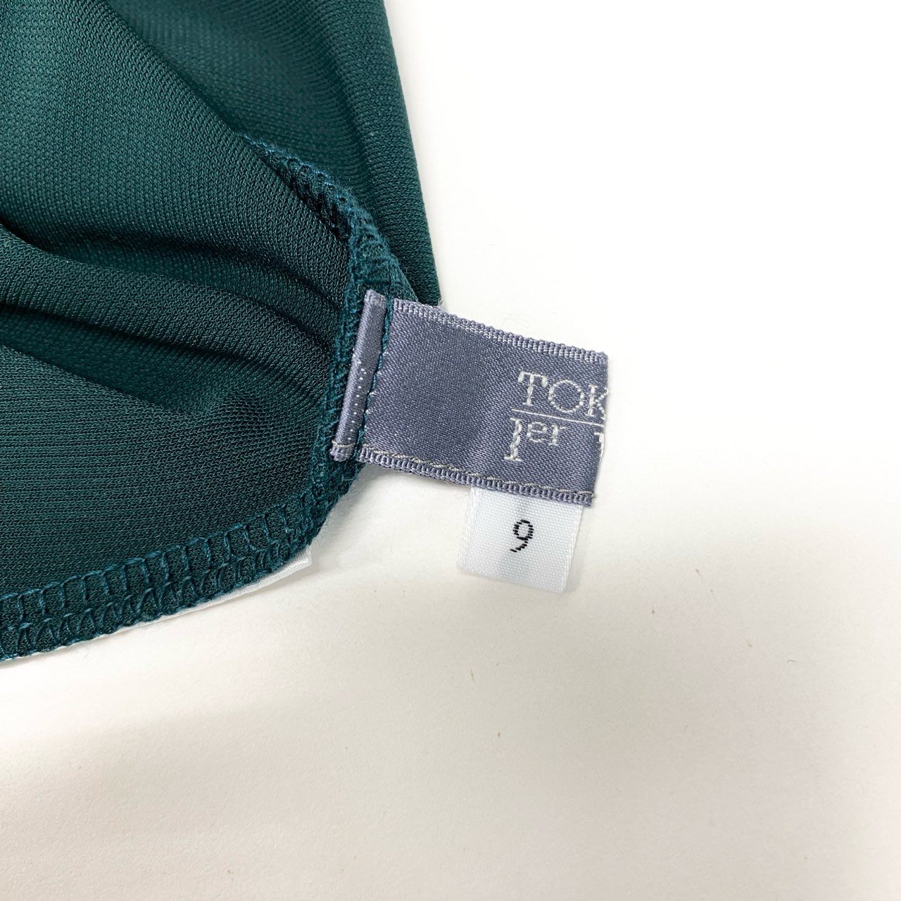 17c2 TOKUKO 1er VOL トクコプルミエヴォル ロングスリーブ チュニックワンピース ハイネック 楽器柄プリント ストレッチ レディース 女性服 サイズ9 グリーンu02t