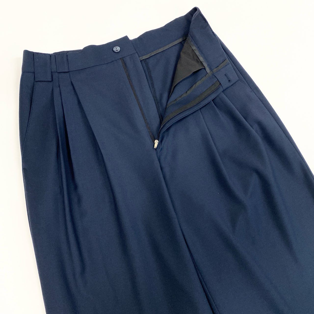 37a19 【美品】 GIANNI VERSACE ジャンニ ヴェルサーチ セットアップスーツ ダブルブレスト フォーマル テーラードジャケット タックパンツ イタリア製 メンズ 紳士服 サイズ50 ネイビー ウール100％u02t